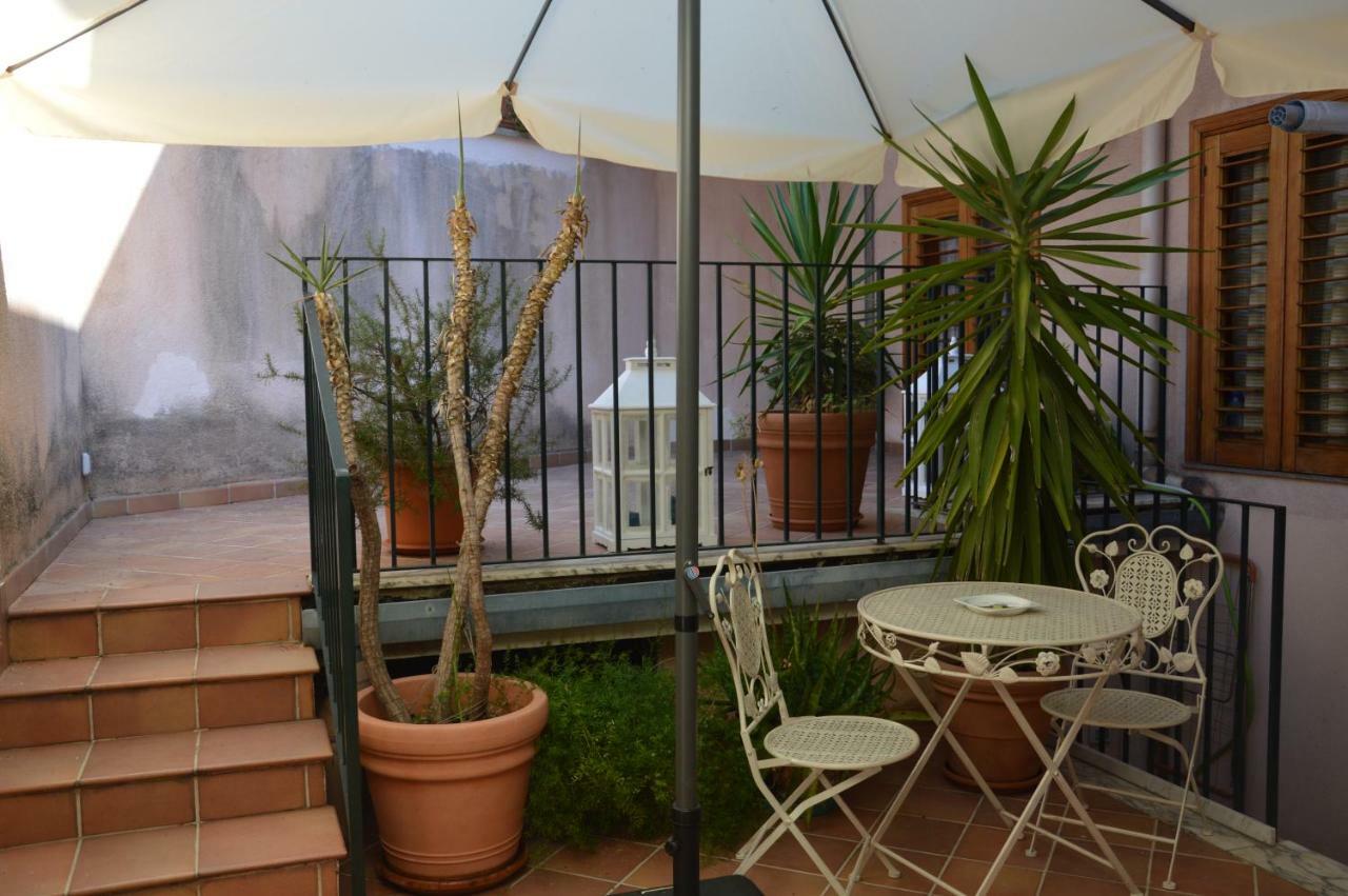 B&B Vicolo Del Chiostro Aci Sant'Antonio Luaran gambar